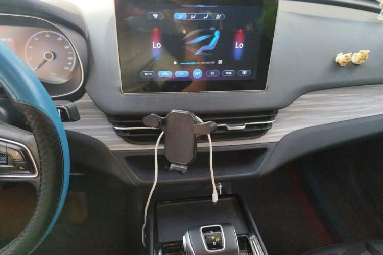Used Hongqi E-QM5 2024 610 km PLUS Audio And AC Panel