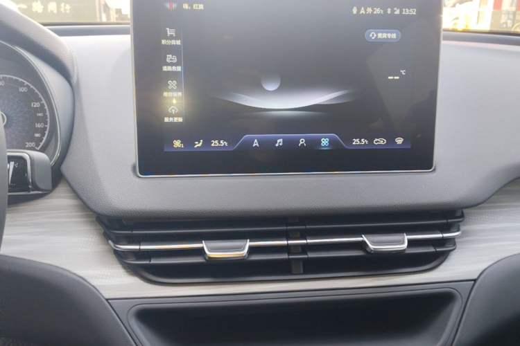 Used Hongqi E-QM5 2024 560km PLUS Audio And AC Panel