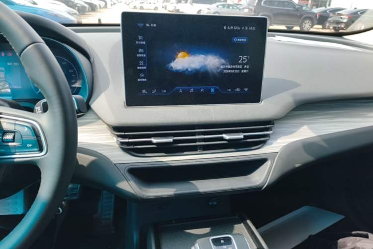 Used Hongqi E-QM5 2024 560km PLUS Audio And AC Panel