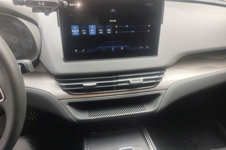 Used Hongqi E-QM5 2024 450km Range Commuter Version Audio And AC Panel