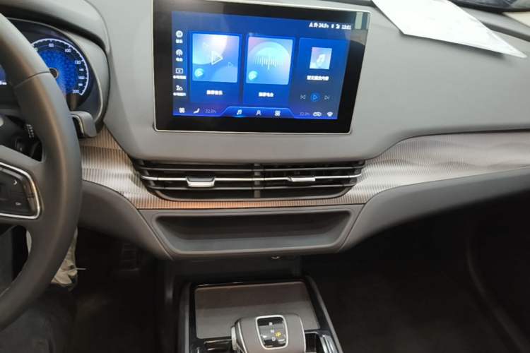 Used Hongqi E-QM5 2024 450km Range Commuter Version Audio And AC Panel