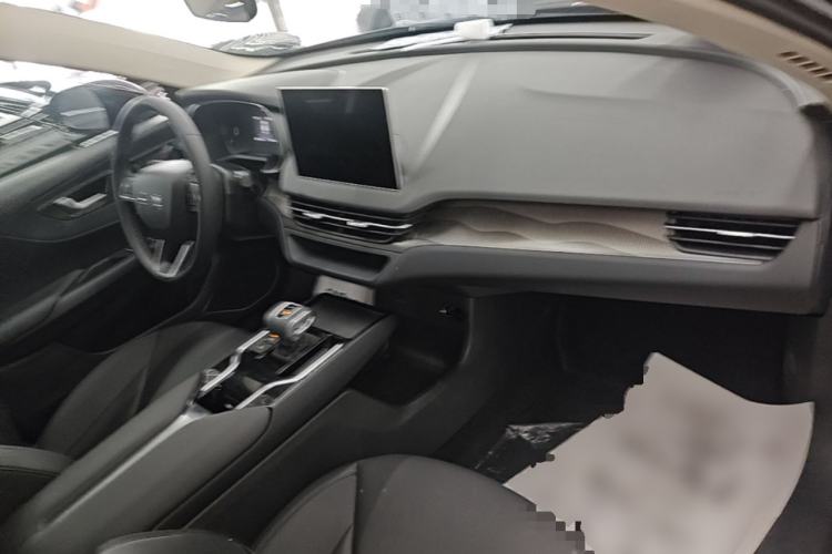 Used Hongqi E-QM5 2024 450km Range Commuter Version Center Console