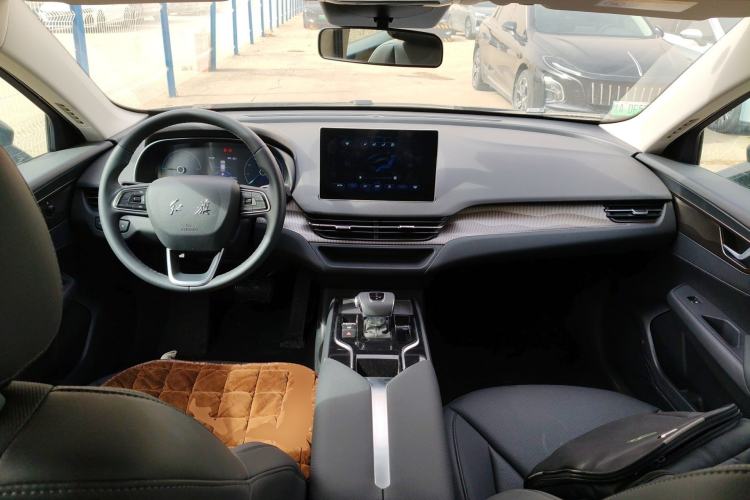 Used Hongqi E-QM5 2024 450km Range Commuter Version Center Console