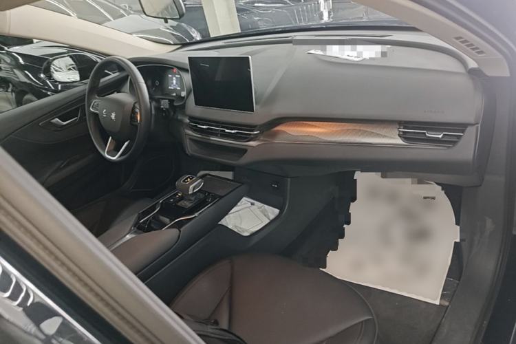 Used Hongqi E-QM5 2024 450km Range Commuter Version Center Console