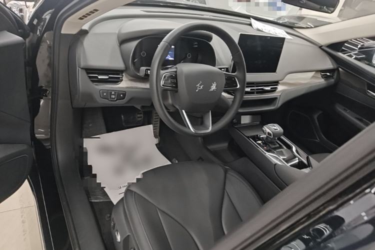 Used Hongqi E-QM5 2024 450km Range Commuter Version Center Console