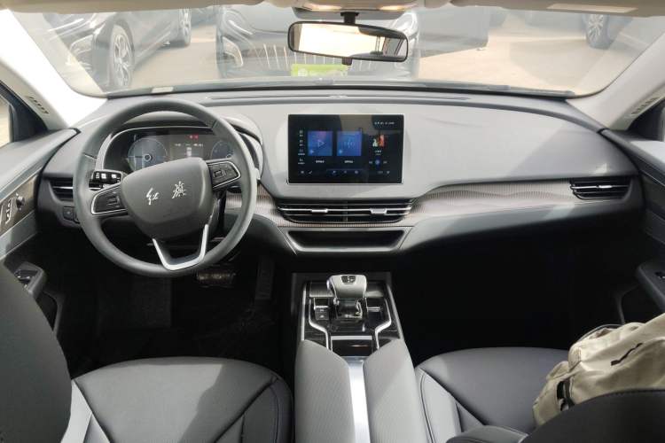 Used Hongqi E-QM5 2024 450km Range Commuter Version Center Console