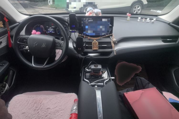 Used Hongqi E-QM5 2024 500km Range Edition Center Console