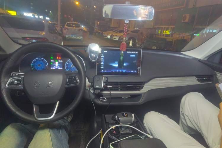 Used Hongqi E-QM5 2024 610 km PLUS Center Console