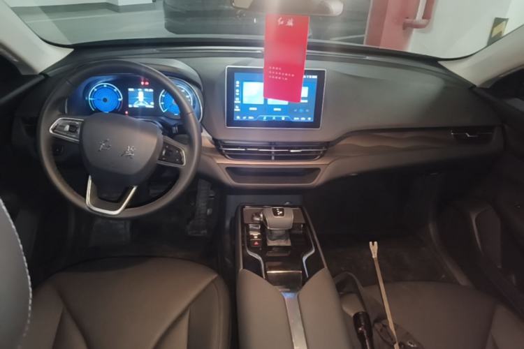 Used Hongqi E-QM5 2024 450km Range Commuter Version Center Console