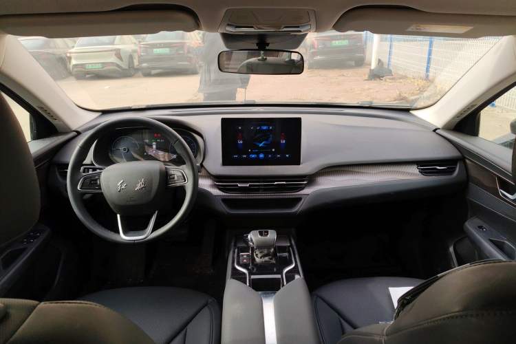 Used Hongqi E-QM5 2024 450km Range Commuter Version Center Console