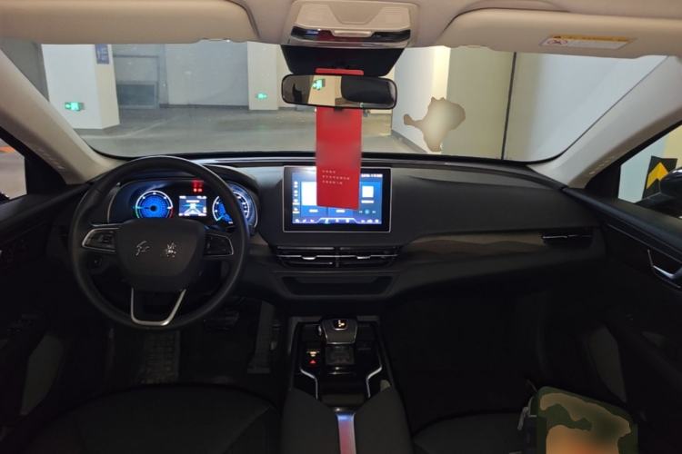 Used Hongqi E-QM5 2024 450km Range Commuter Version Center Console