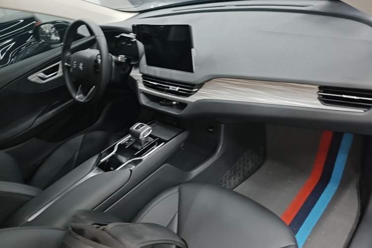 Used Hongqi E-QM5 2024 500km Range Edition Center Console