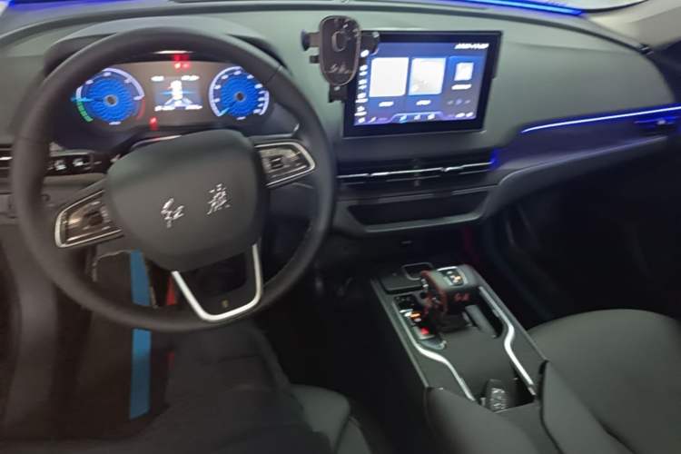 Used Hongqi E-QM5 2024 450km Range Commuter Version Center Console