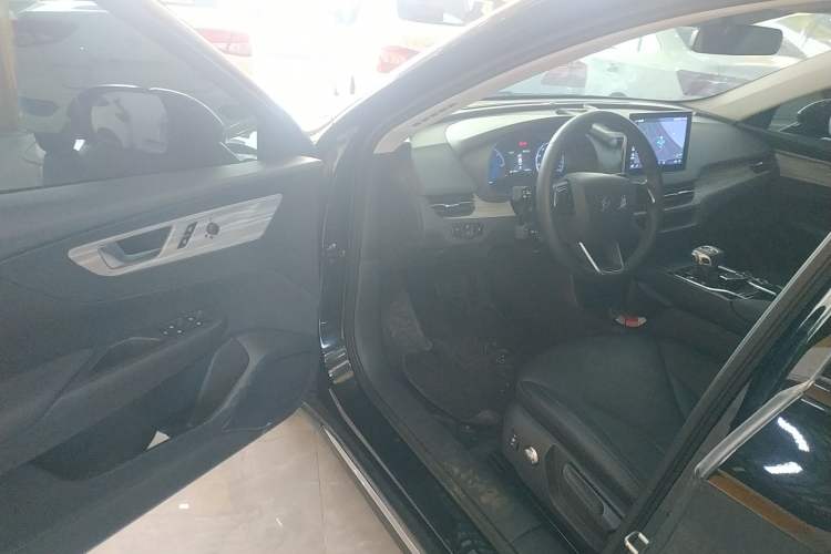 Used Hongqi E-QM5 2024 610 km PLUS Driver Seat