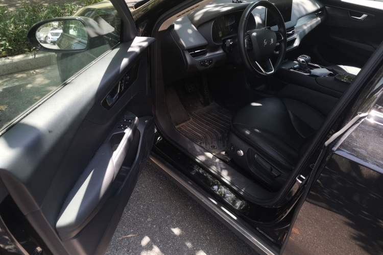 Used Hongqi E-QM5 2024 450km Range Commuter Version Driver Seat