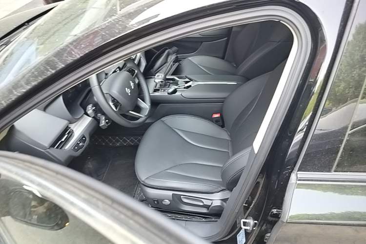 Used Hongqi E-QM5 2024 560km PLUS Driver Seat