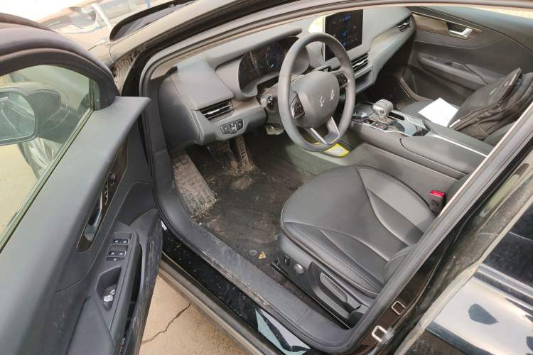 Used Hongqi E-QM5 2024 450km Range Commuter Version Driver Seat