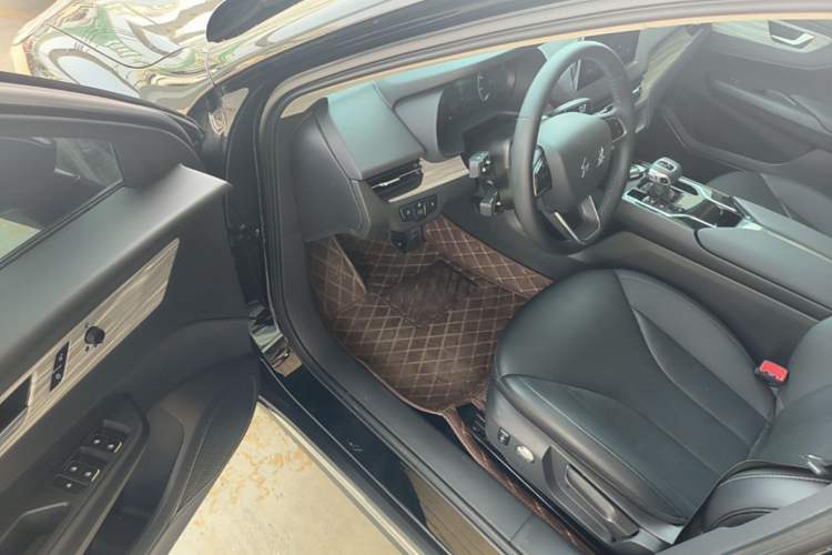 Used Hongqi E-QM5 2024 560km PLUS Driver Seat