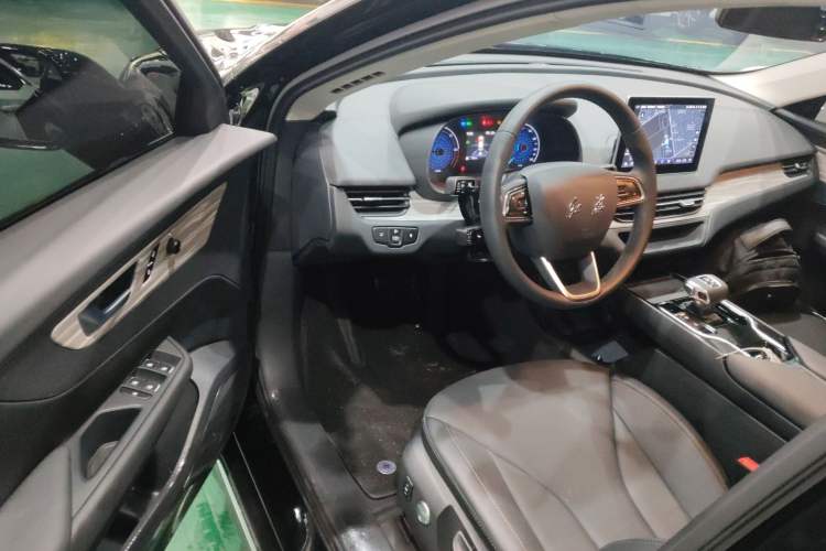 Used Hongqi E-QM5 2024 610 km PLUS Driver Seat