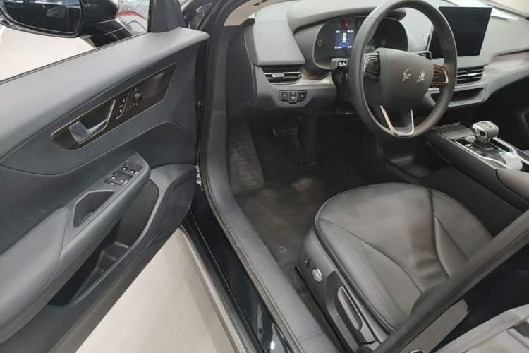 Used Hongqi E-QM5 2024 450km Range Commuter Version Driver Seat