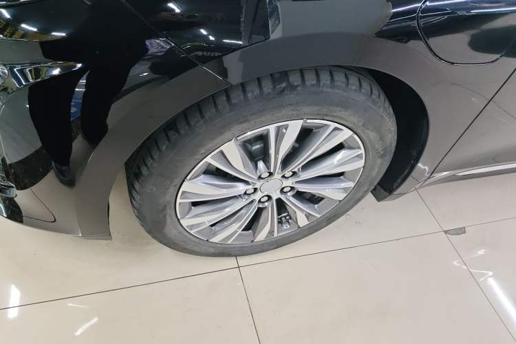 Used Hongqi E-QM5 2024 610 km PLUS Exterior 4