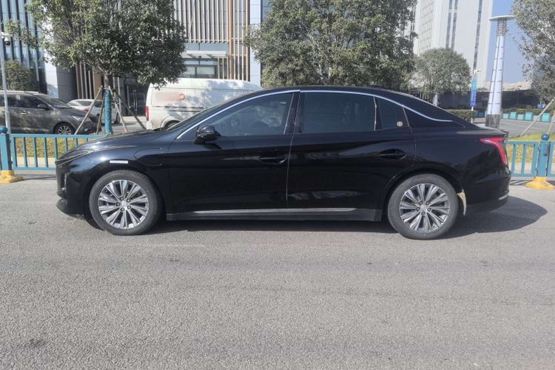 Used Hongqi E-QM5 2024 560km PLUS Exterior 6
