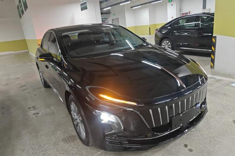 Used Hongqi E-QM5 2024 560km PLUS Front Right 45 Deg