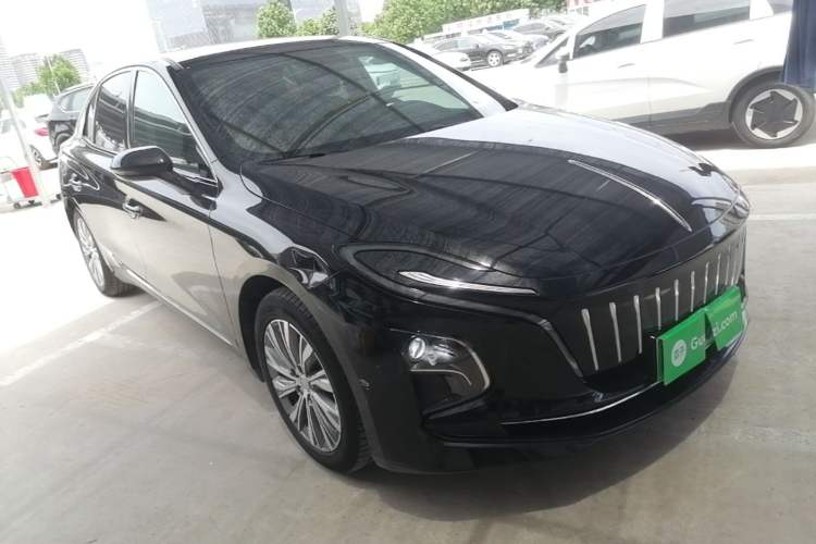 Used Hongqi E-QM5 2024 500km Range Edition Front Right 45 Deg