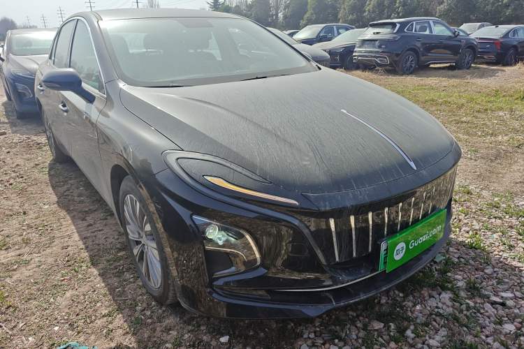 Used Hongqi E-QM5 2024 500km Range Edition Front Right 45 Deg
