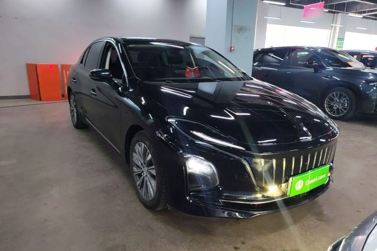 Used Hongqi E-QM5 2024 610 km PLUS Front Right 45 Deg