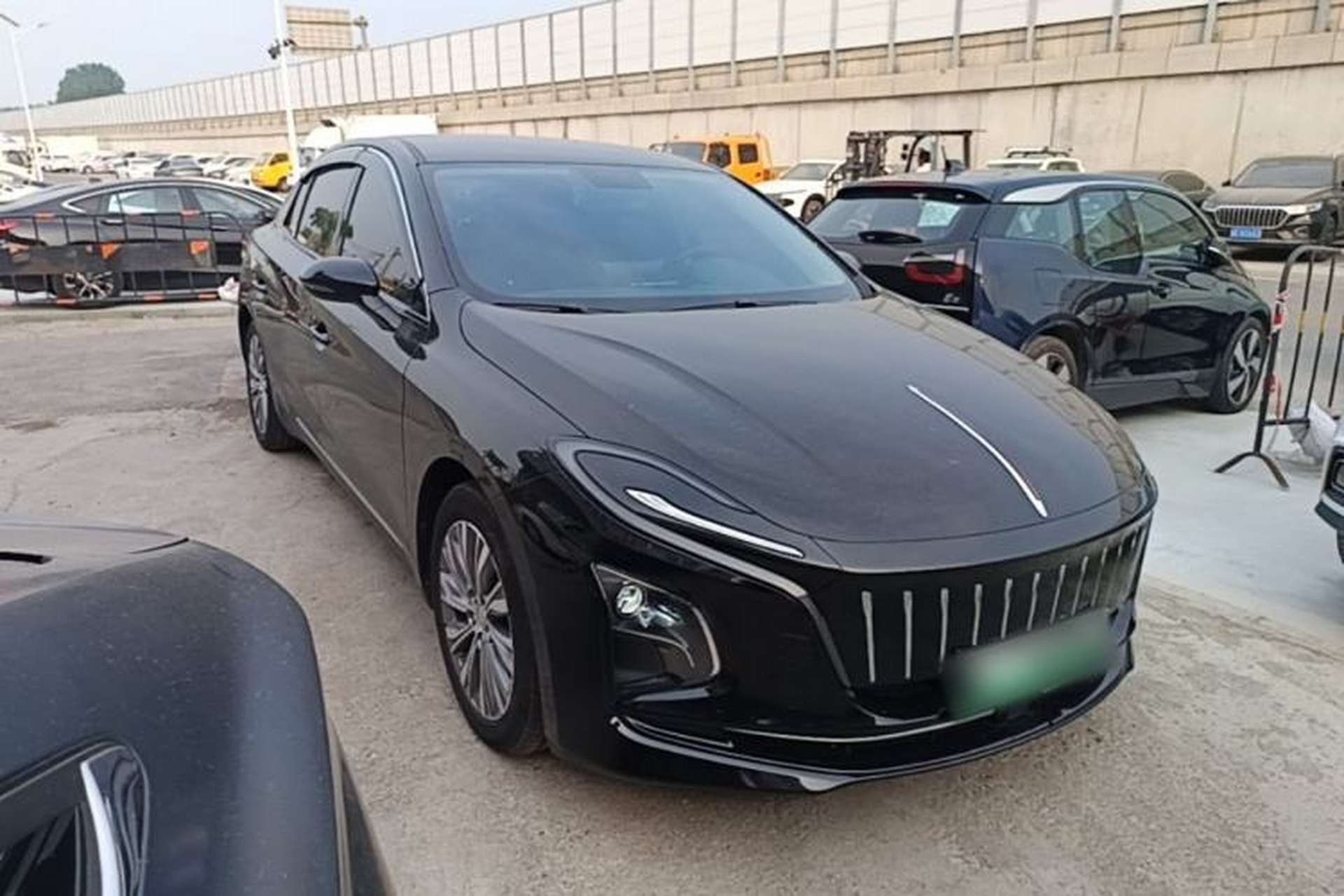 Used Hongqi E-QM5 2024 610 km PLUS Front Right 45 Deg