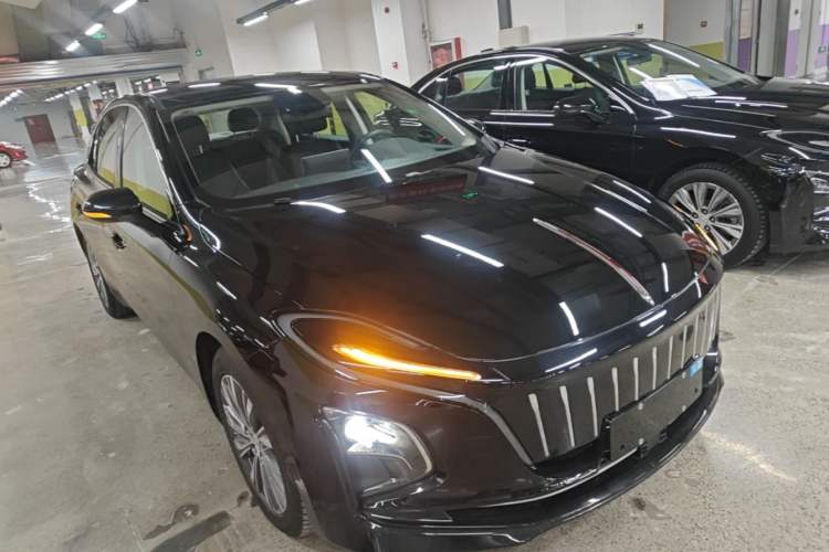 Used Hongqi E-QM5 2024 500km Range Edition Front Right 45 Deg