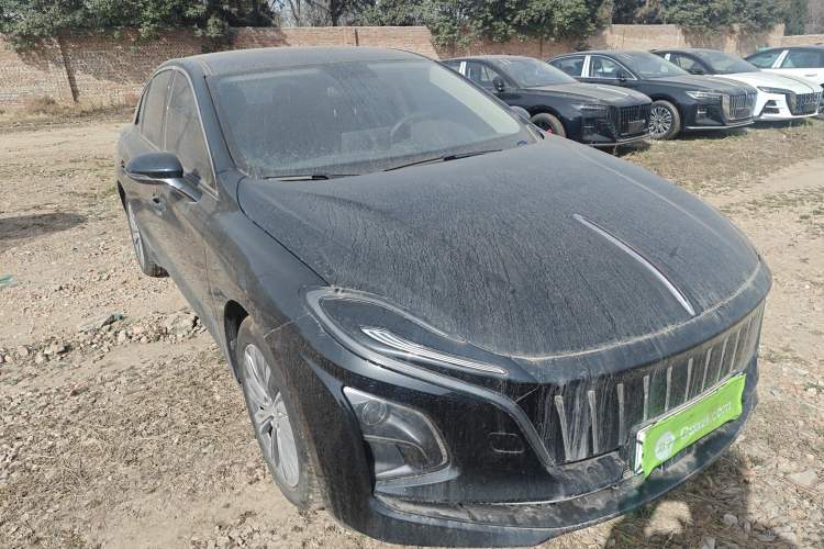 Used Hongqi E-QM5 2024 500km Range Edition Front Right 45 Deg