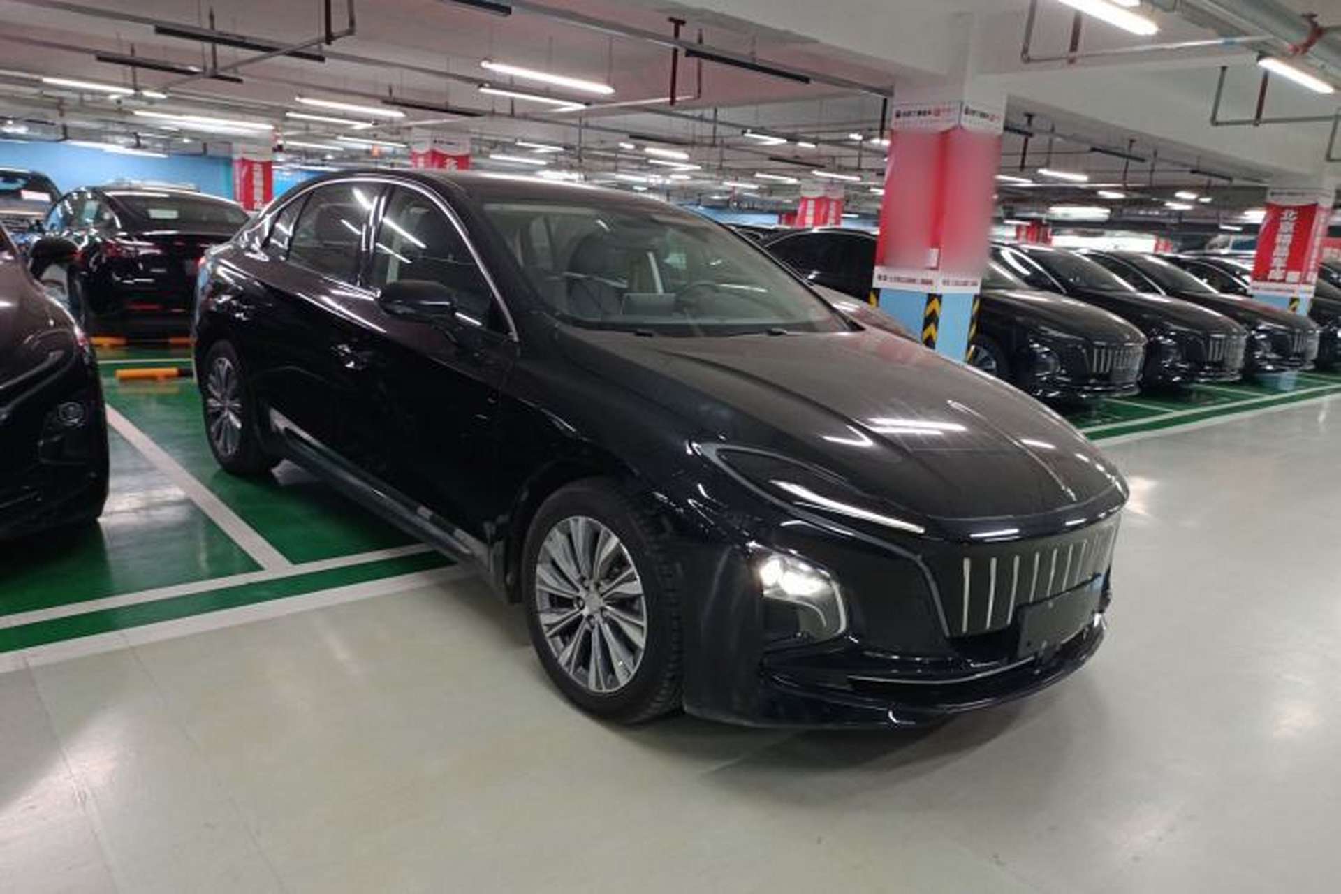 Used Hongqi E-QM5 2024 500km Range Edition Front Right 45 Deg