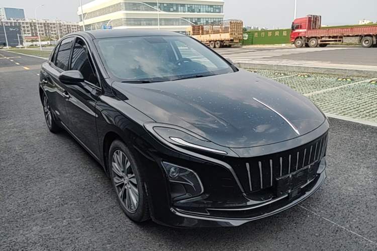 Used Hongqi E-QM5 2024 610 km PLUS Front Right 45 Deg