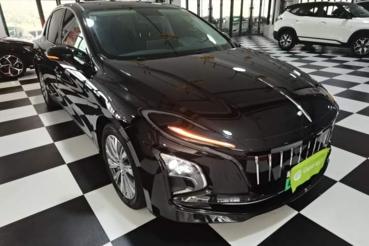 Used Hongqi E-QM5 2024 610 km PLUS Front Right 45 Deg