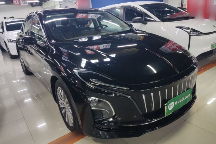 Used Hongqi E-QM5 2024 560km PLUS Front Right 45 Deg