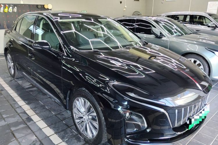Used Hongqi E-QM5 2024 560km PLUS Front Right 45 Deg