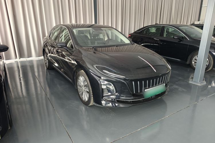 Used Hongqi E-QM5 2024 560km PLUS Front Right 45 Deg