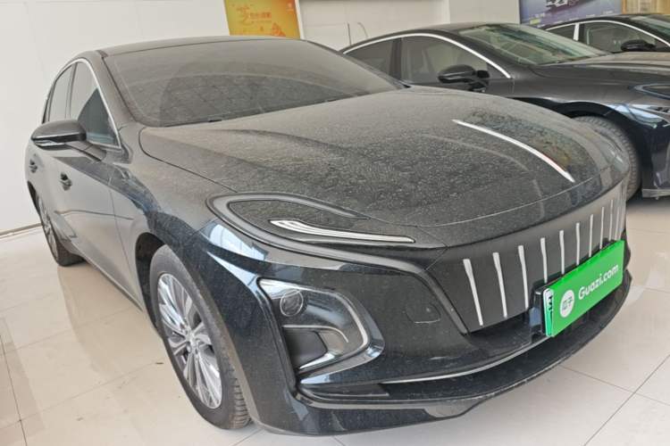 Used Hongqi E-QM5 2024 560km PLUS Front Right 45 Deg