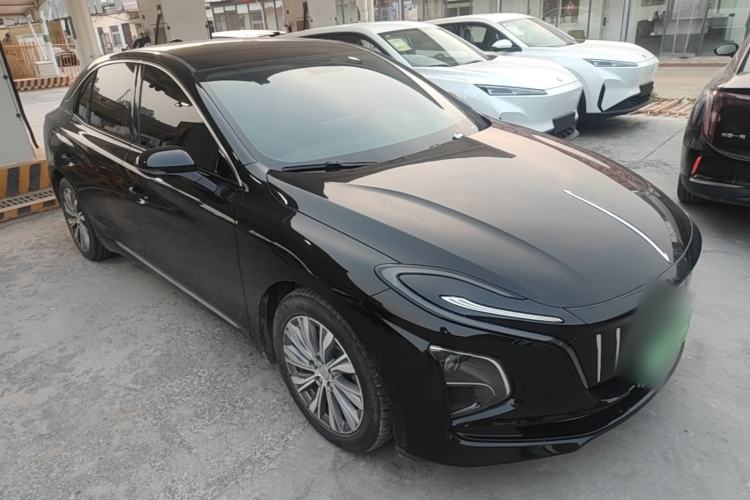 Used Hongqi E-QM5 2024 560km PLUS Front Right 45 Deg