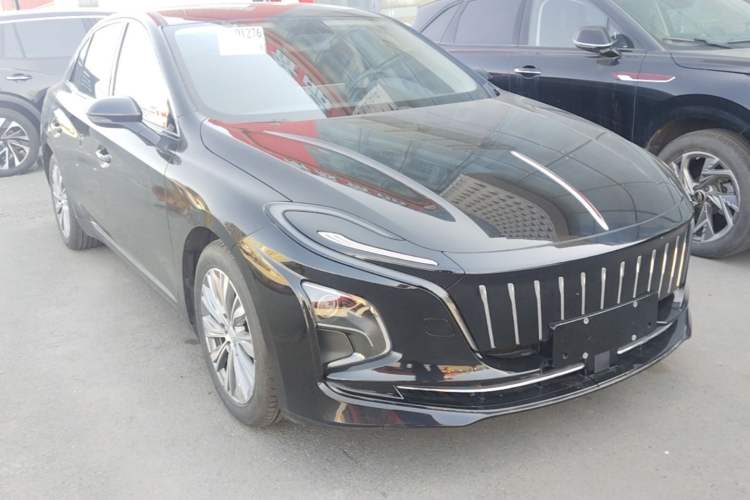 Used Hongqi E-QM5 2024 560km PLUS Front Right 45 Deg