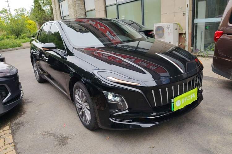 Used Hongqi E-QM5 2024 610 km PLUS Front Right 45 Deg