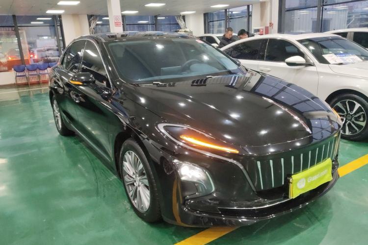 Used Hongqi E-QM5 2024 610 km PLUS Front Right 45 Deg