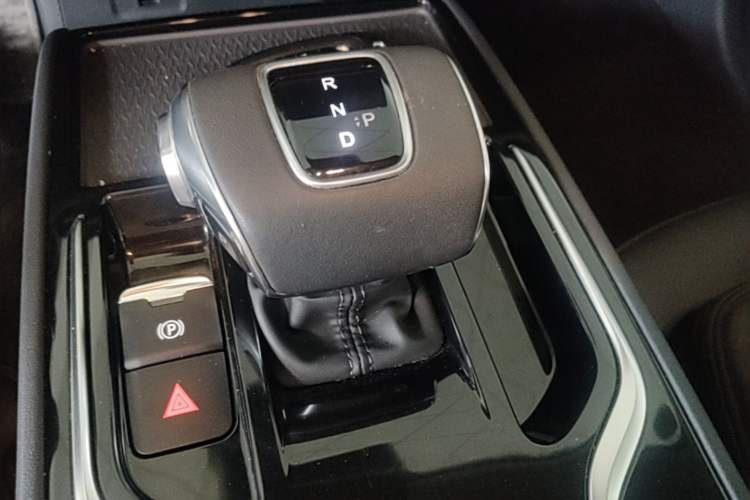 Used Hongqi E-QM5 2024 450km Range Commuter Version Gear Lever