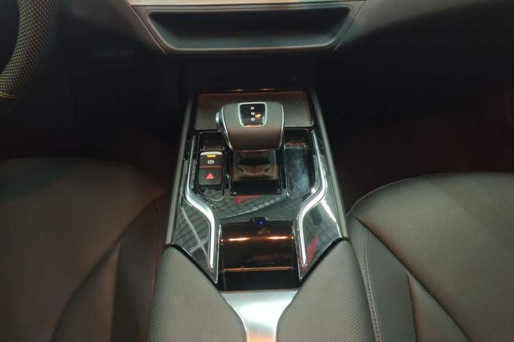 Used Hongqi E-QM5 2024 610 km PLUS Gear Lever