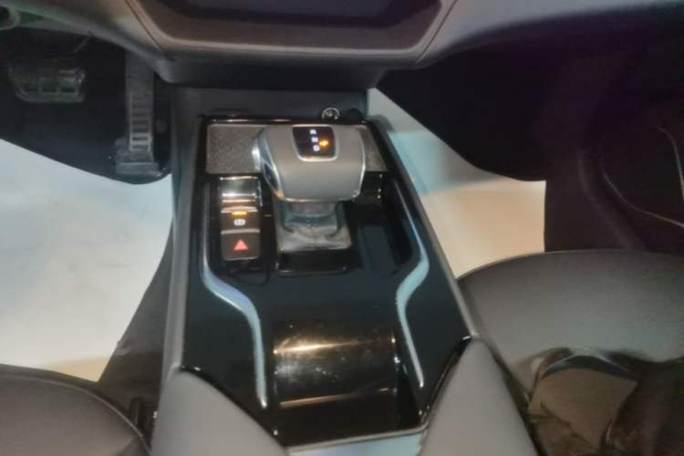 Used Hongqi E-QM5 2024 500km Range Edition Gear Lever