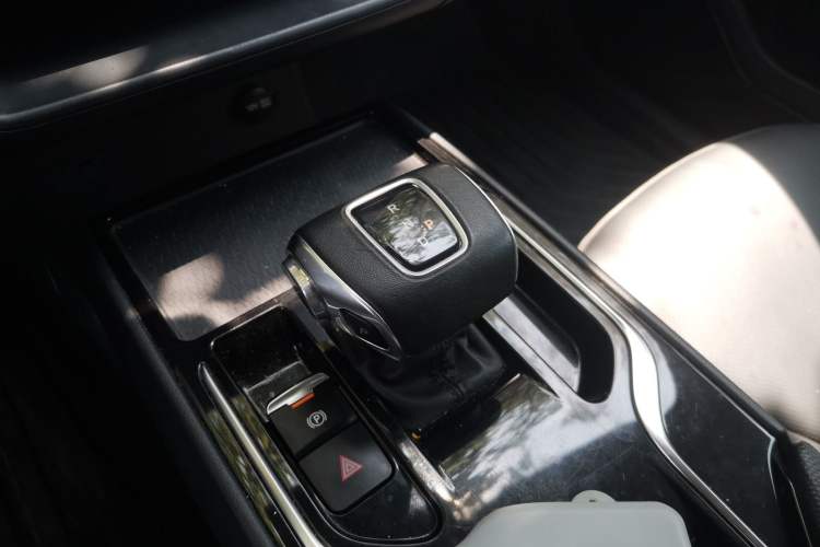 Used Hongqi E-QM5 2024 450km Range Commuter Version Gear Lever