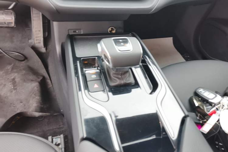 Used Hongqi E-QM5 2024 450km Range Commuter Version Gear Lever
