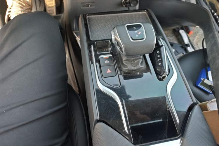 Used Hongqi E-QM5 2024 450km Range Commuter Version Gear Lever